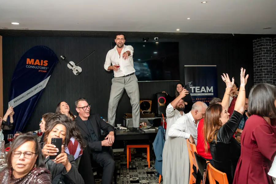 Equipa MaisConsultores® TEAM a festejar no Afterhour TEAM