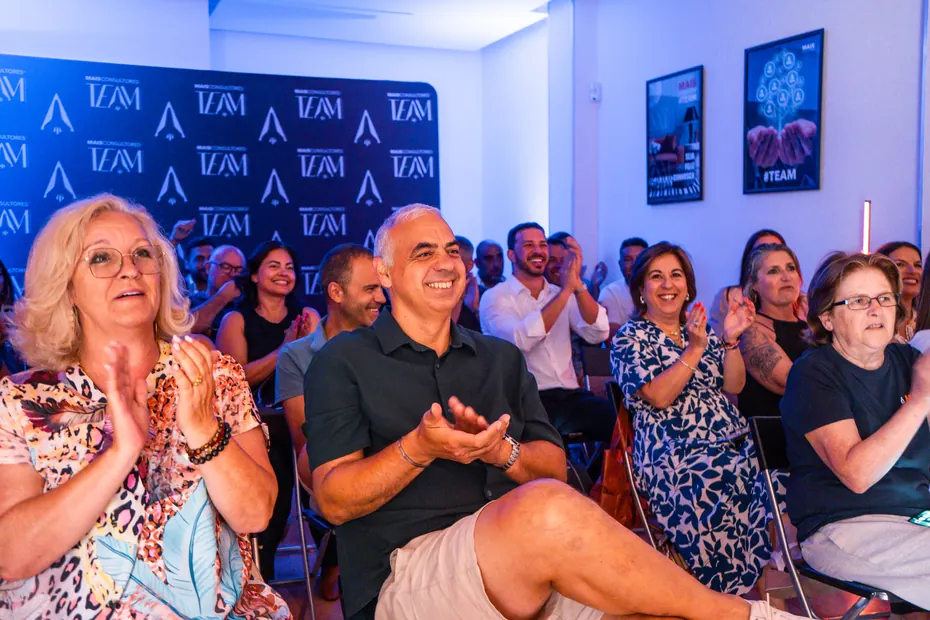 Consultores MaisConsultores® TEAM a aplaudir numa sessão